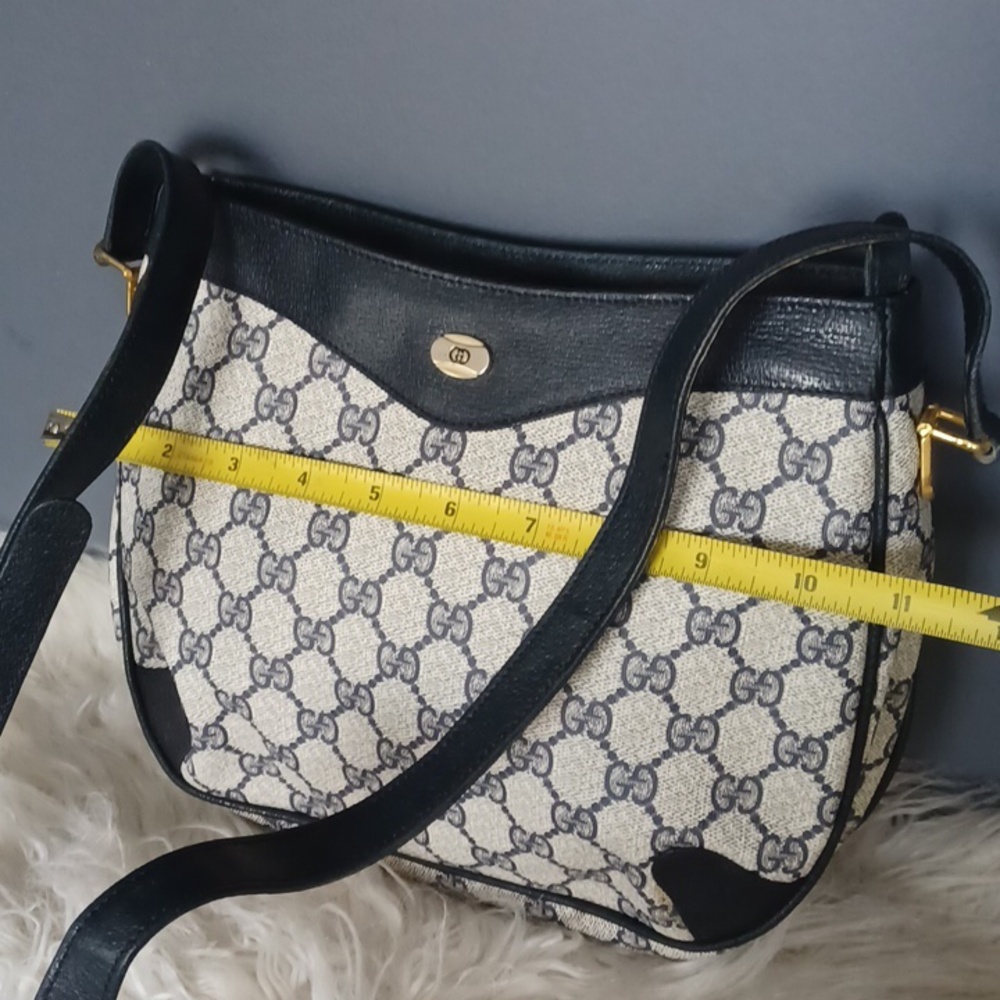 Vintage Gucci Signature Crossbody - Picture 12 of 16